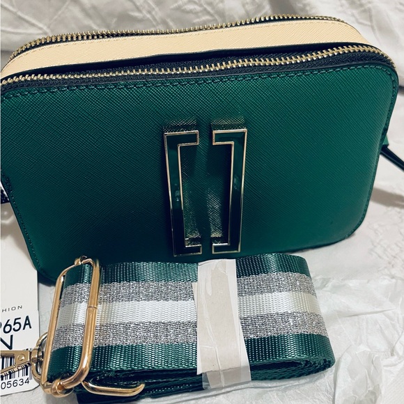 Green Crossbody purse stunning gift new with clutch 2 piece set VEGAN LEATHER - Picture 1 of 13